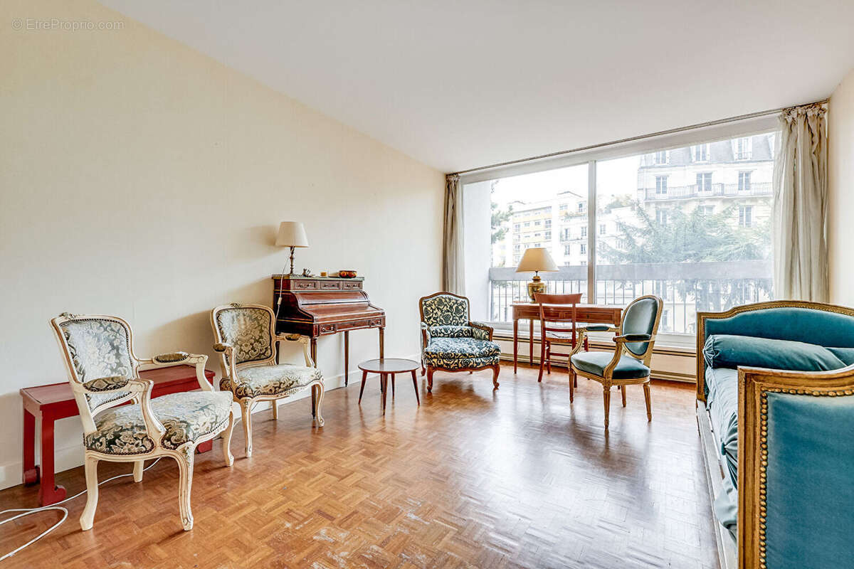 Appartement à PARIS-14E