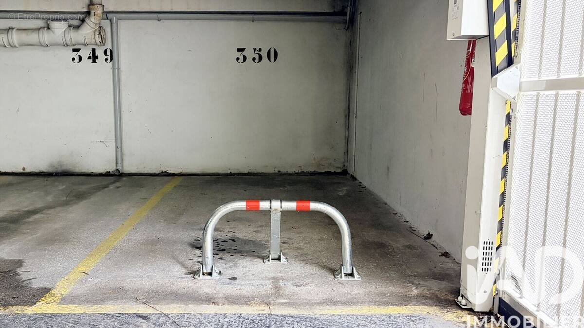 Photo 1 - Parking à COLOMBES