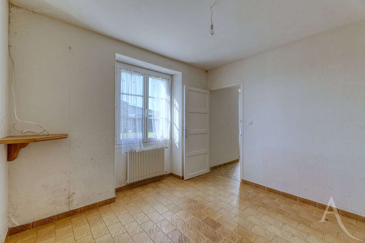 Maison à SAINT-ETIENNE-DU-BOIS