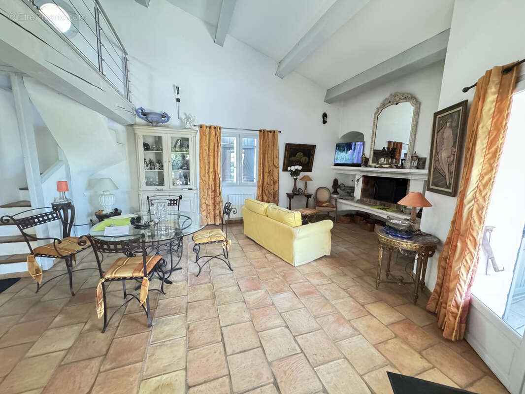 Maison à REGUSSE