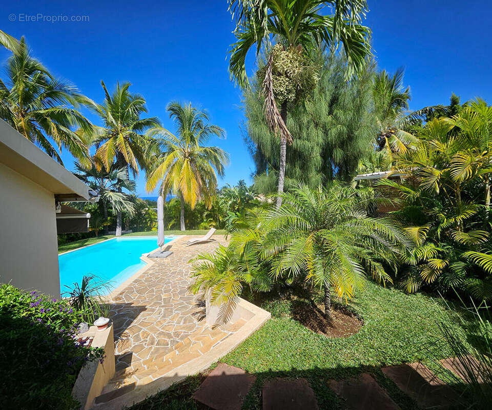 A VENDRE - Villas de standing au coeur de Grand Fond, Ouest de La Réunion - photo 13