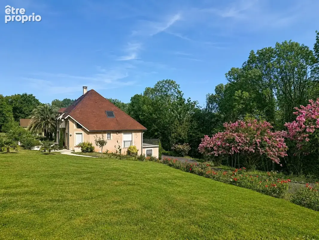 COTEAUX SUD DE PAU - Jolie villa contemporaine avec 5 hectares de terrain - photo 2