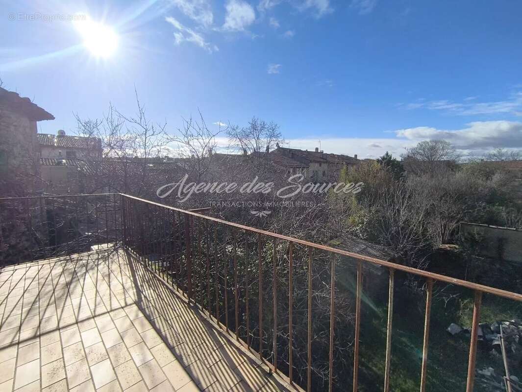 Appartement à VARAGES