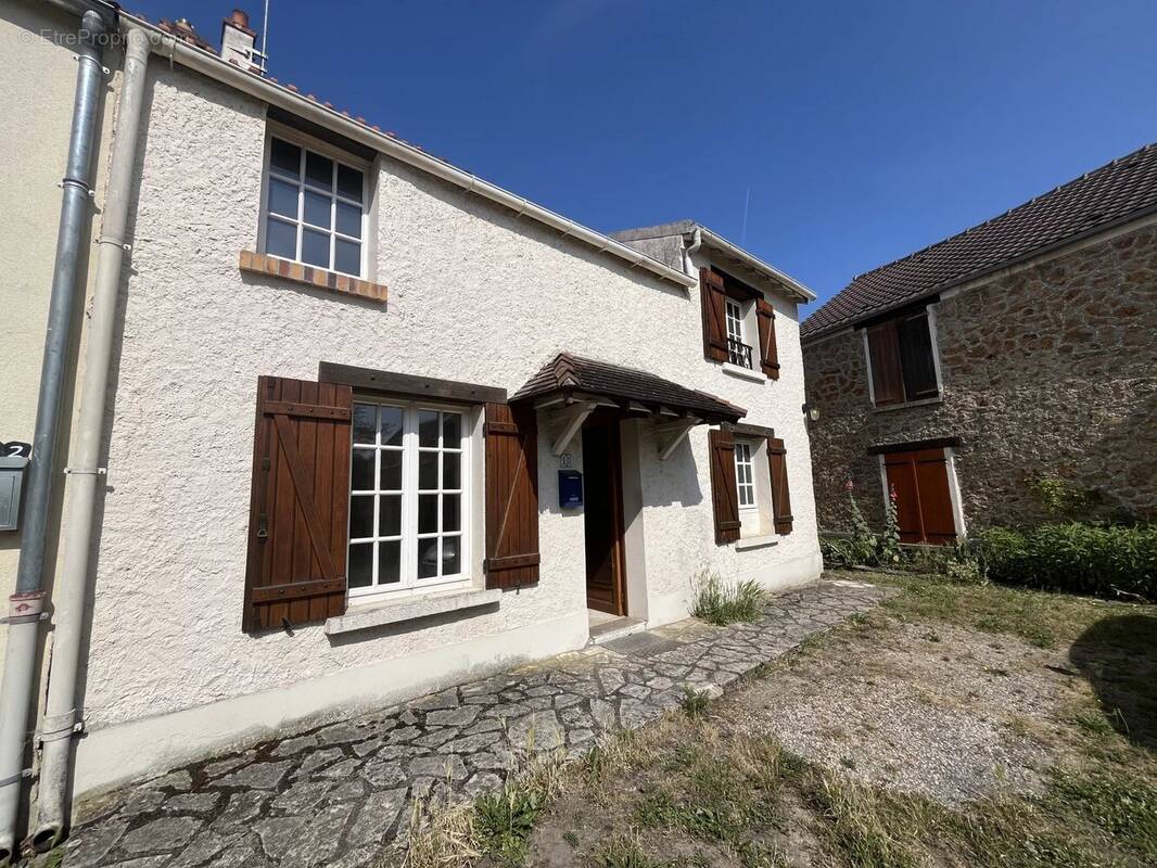 Appartement à DAMPIERRE-EN-YVELINES