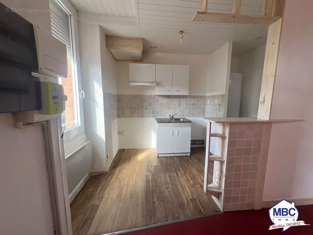 Appartement à MAZIERES-EN-MAUGES