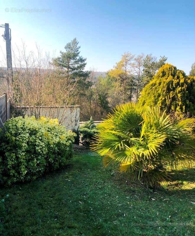 Beau pavillon et son jardin paysager - photo 2