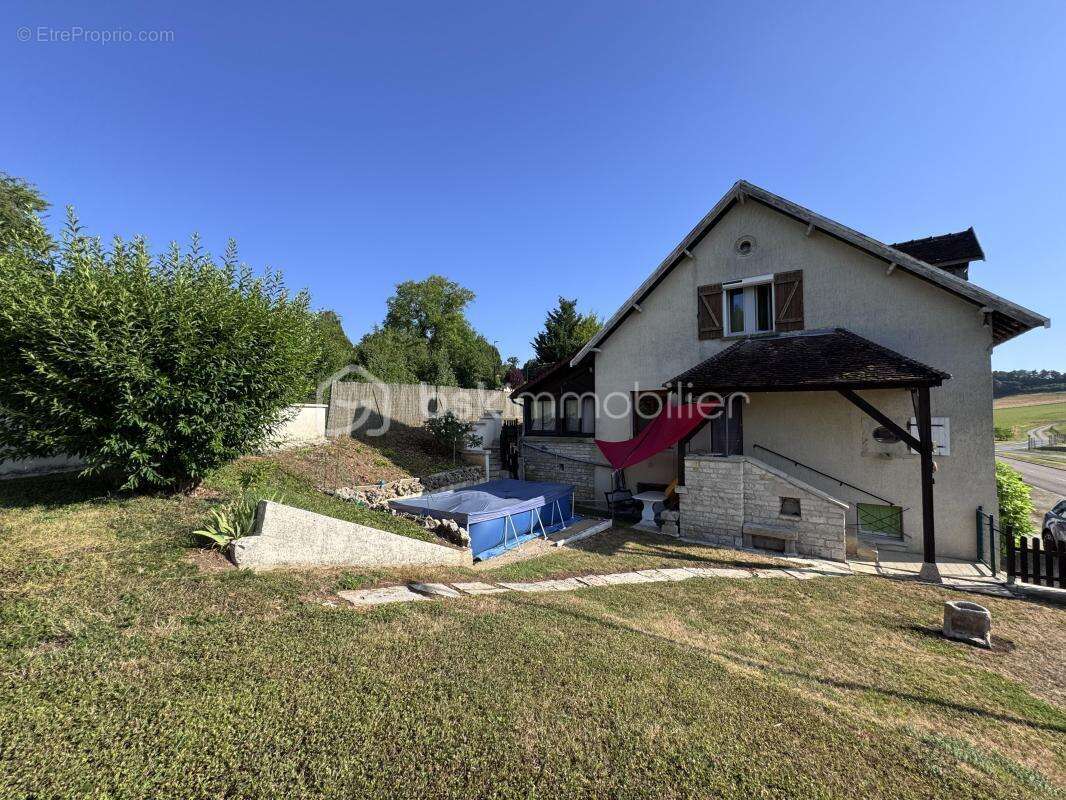 La maison où chacun a enfin sa place : 153 m², 5 chambres possibles, sous-sol total, 2 garages, 1 979 m² clos - photo 2