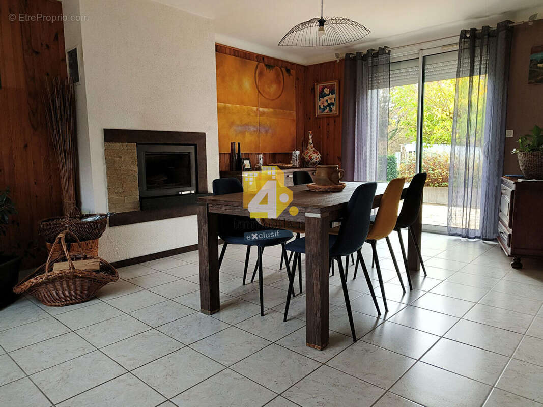 Maison à LA CHAPELLE-DES-MARAIS