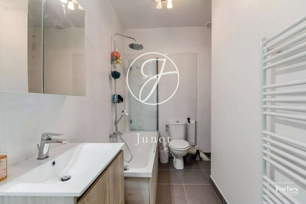 Appartement à PARIS-8E