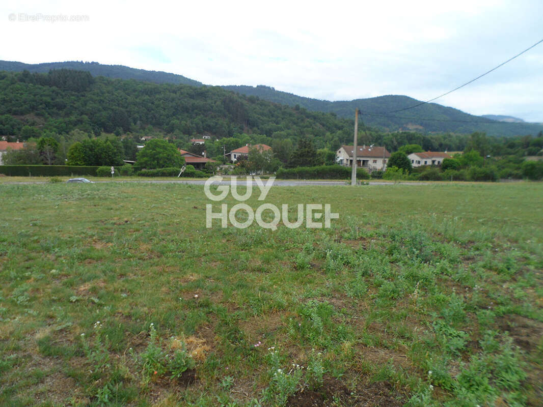 Terrain à MAZEYRAT-D&#039;ALLIER