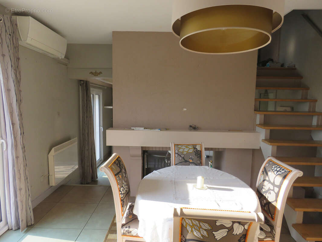 Maison à NOTRE-DAME-DE-SANILHAC