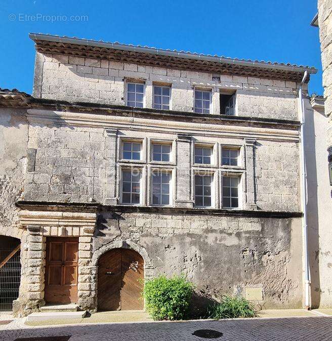 Maison à VIC-LA-GARDIOLE