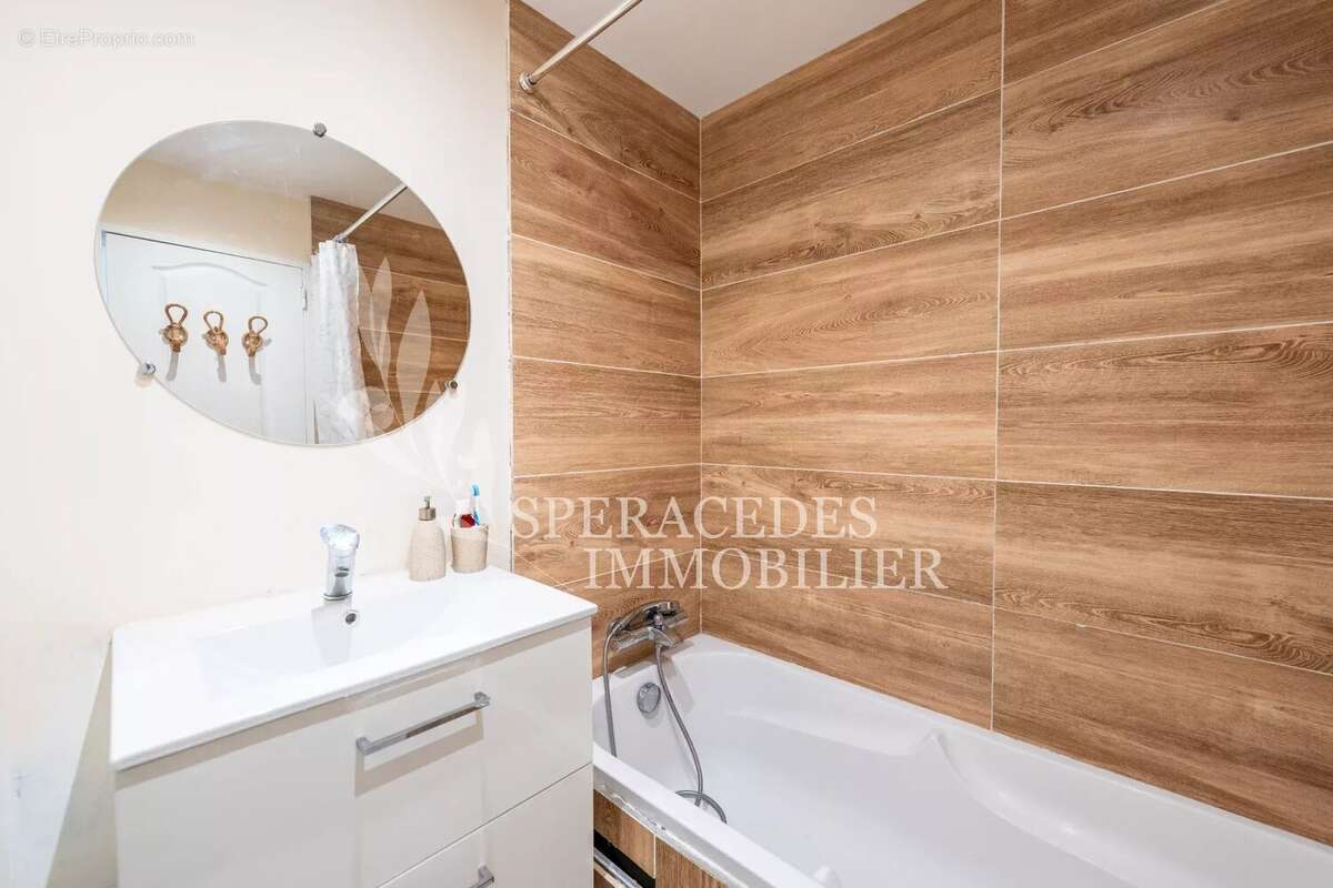 Appartement à SAINT-LAURENT-DU-VAR