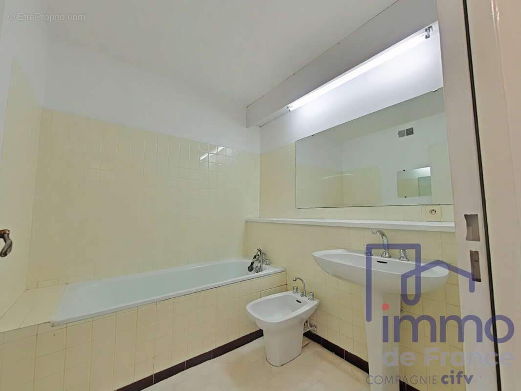 Appartement 73 m² à Saint-Etienne  - photo 7