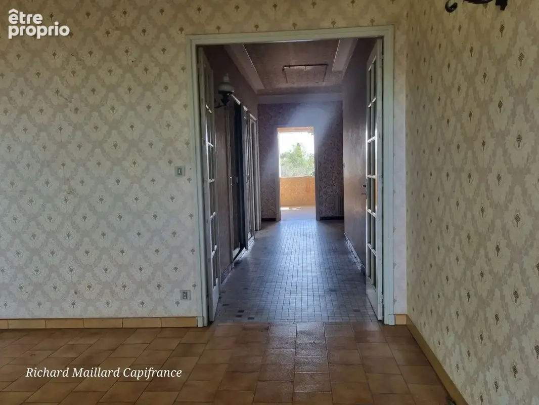 EXCLUSIVITÉ — Maison de caractère à fort potentiel à rénover — Cadre naturel exceptionnel  sur 3 300 m² de terrain - photo 9