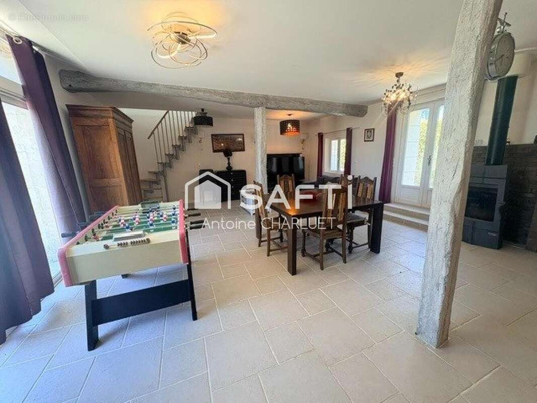 Maison 138 m² à Saint-Genou  - photo 2