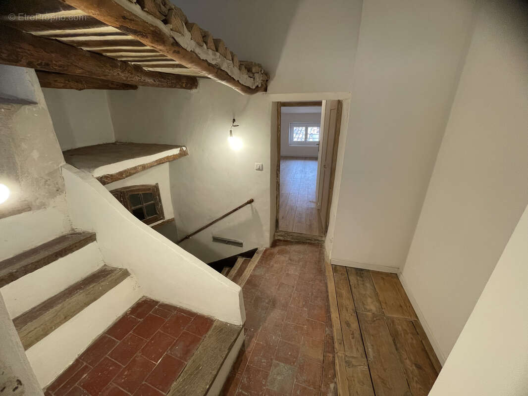 Appartement à COTIGNAC