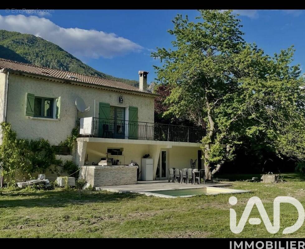 Photo 1 - Maison à ENTREVAUX