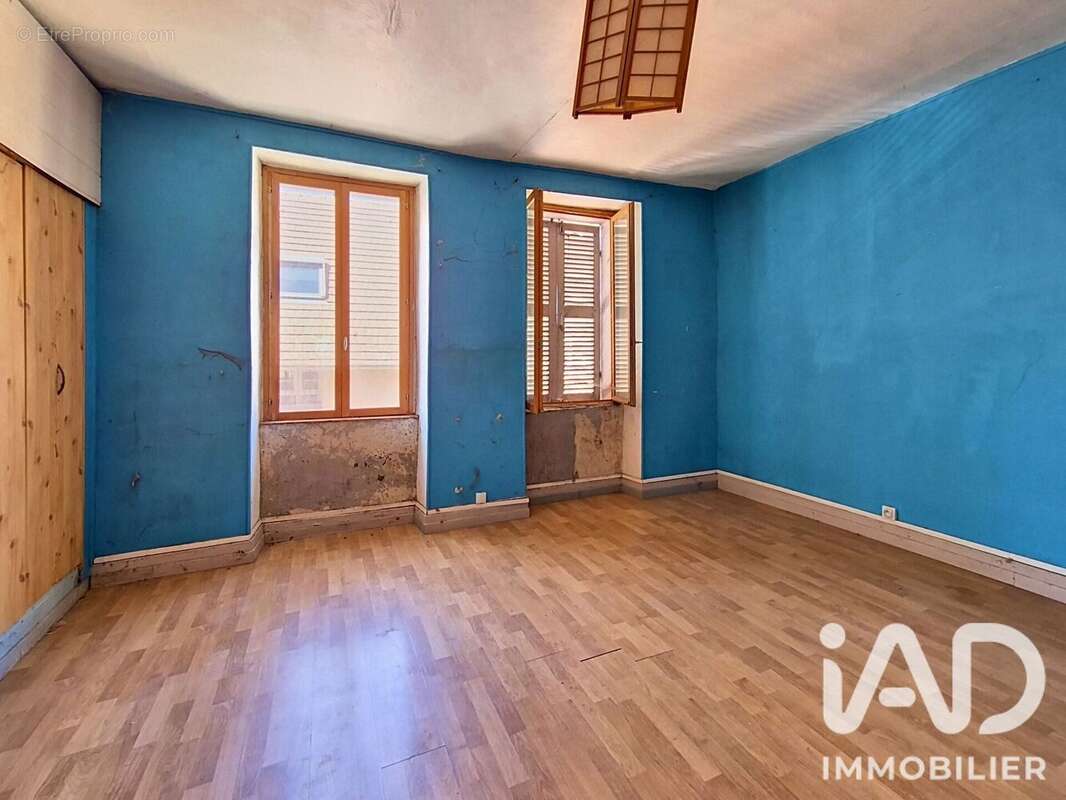Maison 105 m² à Lurcy-Levis  - photo 8
