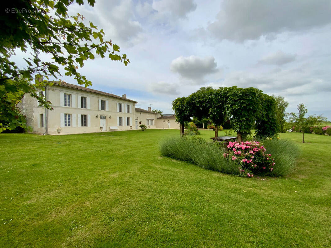 Maison à JONZAC