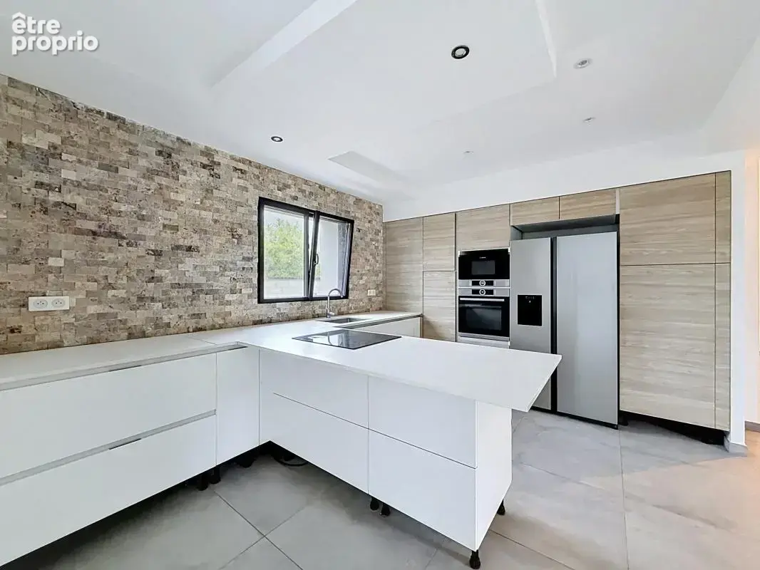 Maison 165 m² à Villieu-Loyes-Mollon  - photo 8