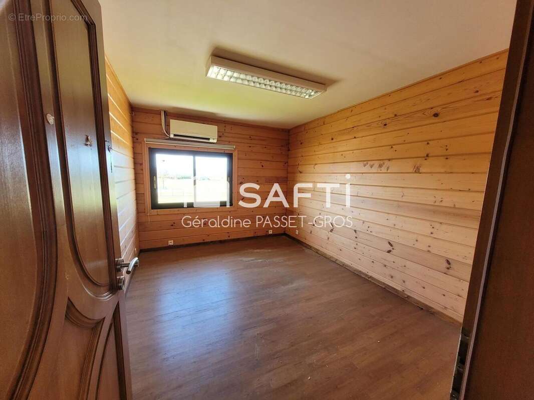 Photo 8 - Commerce à MONTELIER