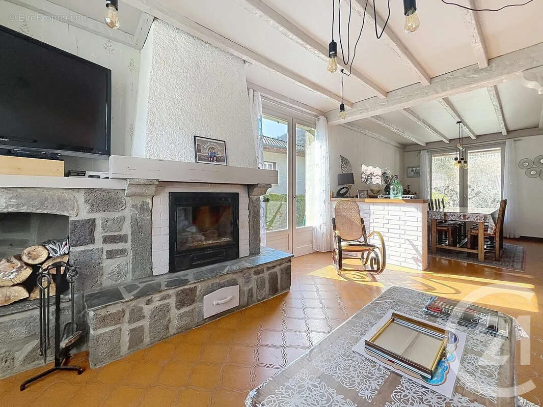Maison à MASSIAC