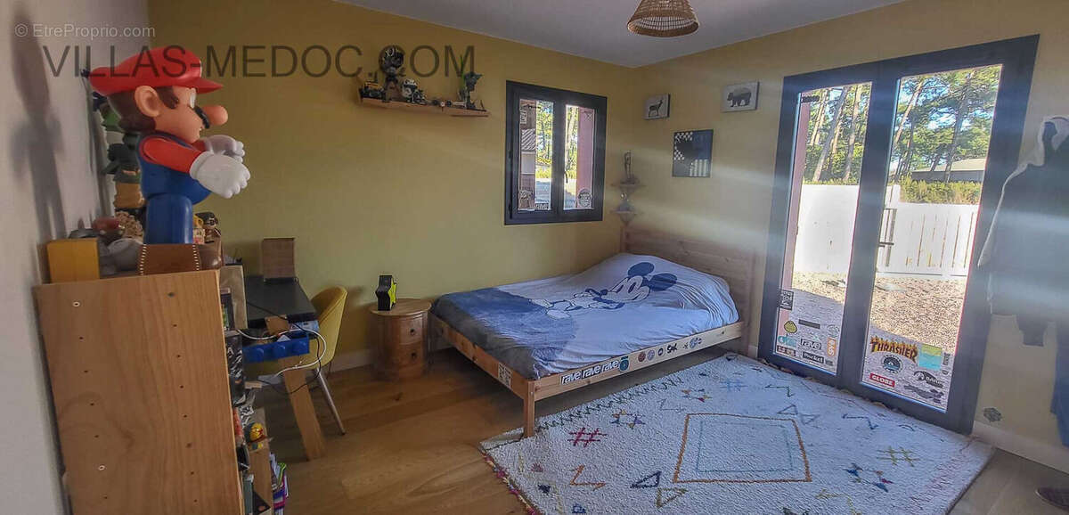 Maison à VENDAYS-MONTALIVET