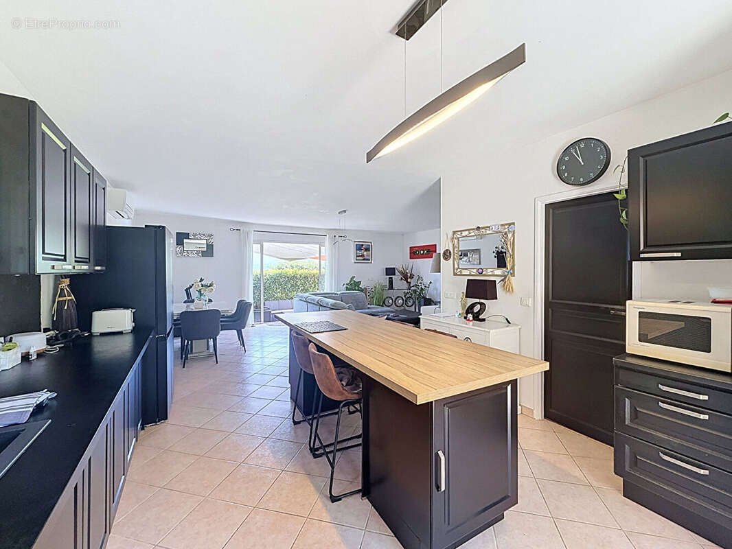 À VENDRE ? Superbe villa de plain-pied de 124 m² avec piscine à Mezzavia - photo 4