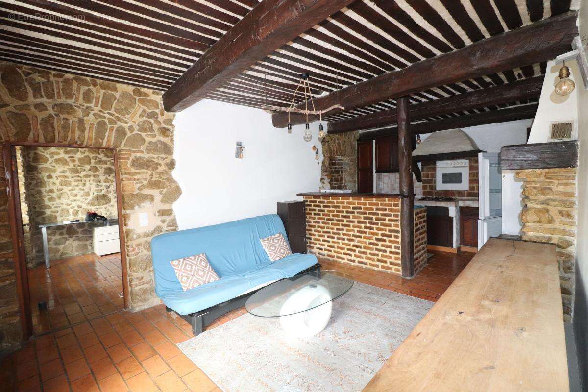 Appartement à CONTES