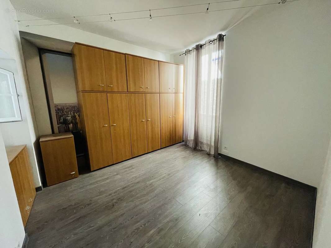 Appartement à CONTES