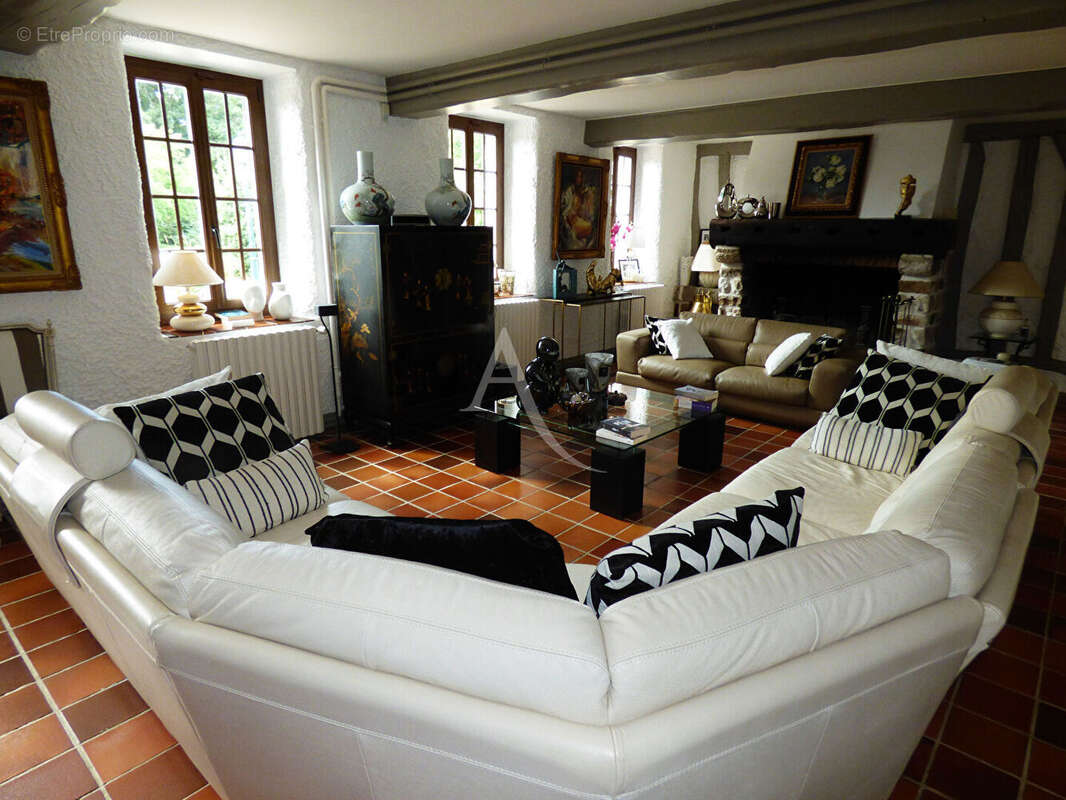 Maison à MONTBARROIS