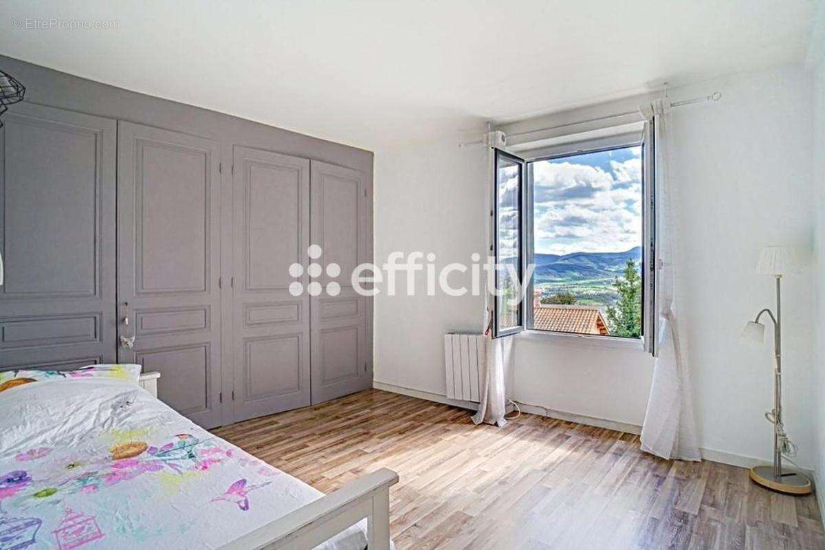 Maison 110 m² à Saint-Martin-La-Plaine  - photo 15