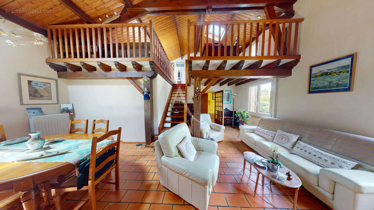 Maison à FONTAINE-LE-COMTE