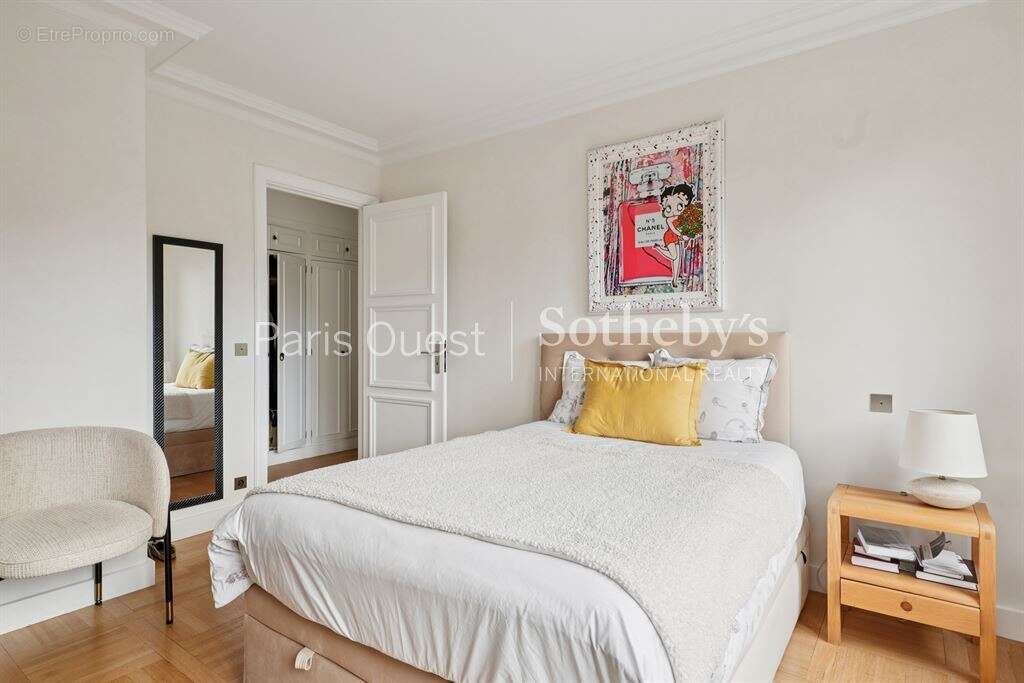 Appartement à NEUILLY-SUR-SEINE