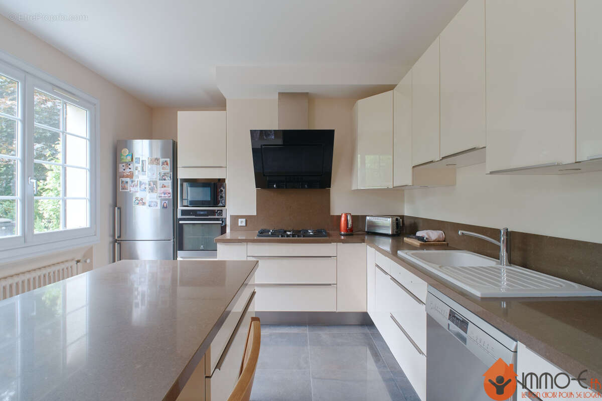 Maison 270 m² à Montry  - photo 7
