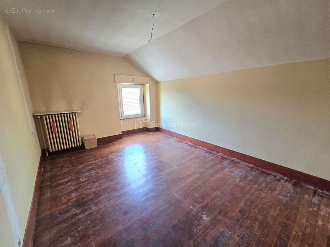 Appartement / plateau  t5 110 m² 89000 euros - photo 3