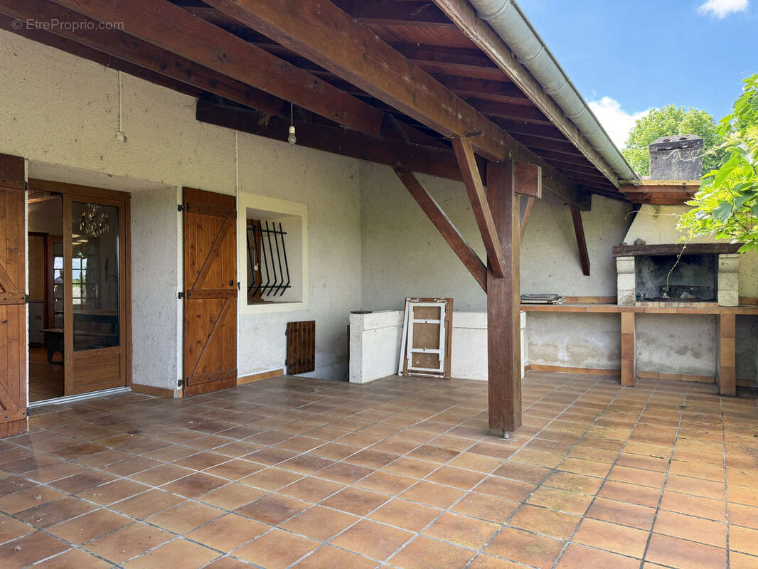 Larroque sur l’osse - maison de village en pierre avec terrasse, jardin et dependance - photo 7