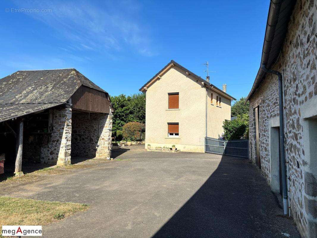 Corps de ferme en pierre entre Brive et Tulle - photo 4