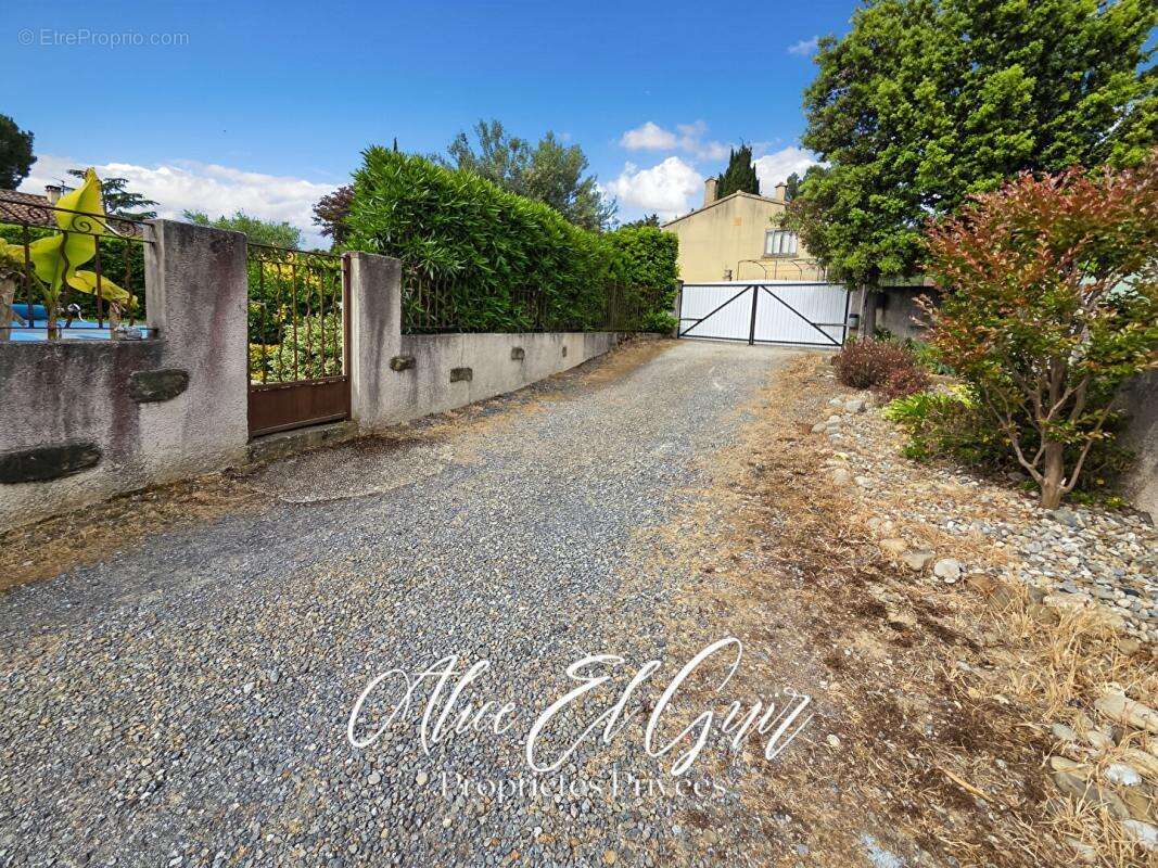 PROCHE CARCASSONNE - Maison T6 jardin garage piscine - photo 15