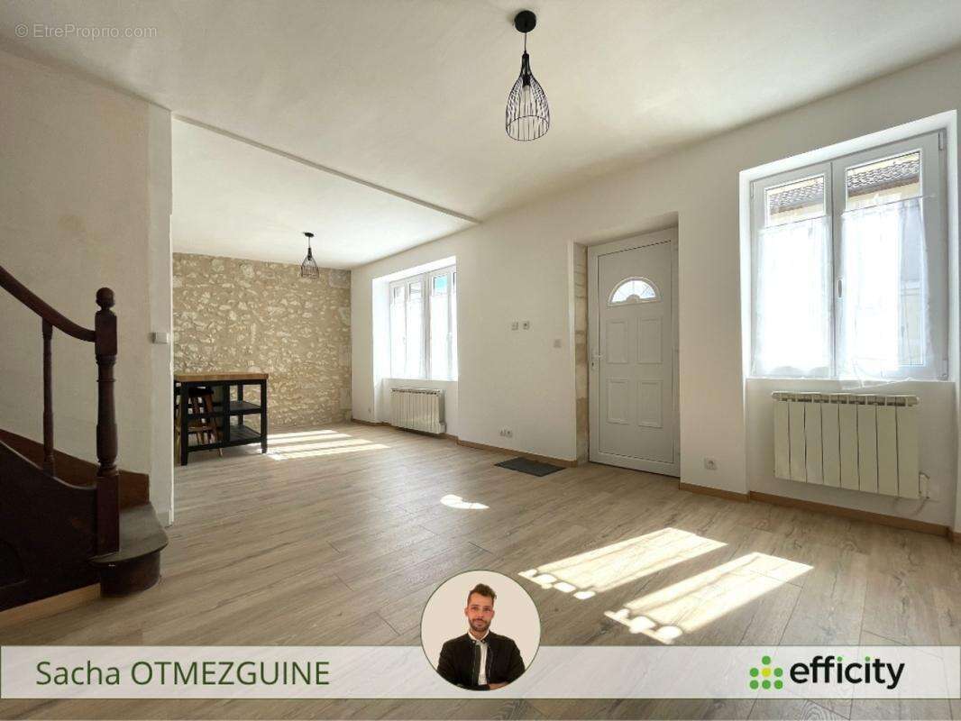 Maison à YZEURES-SUR-CREUSE