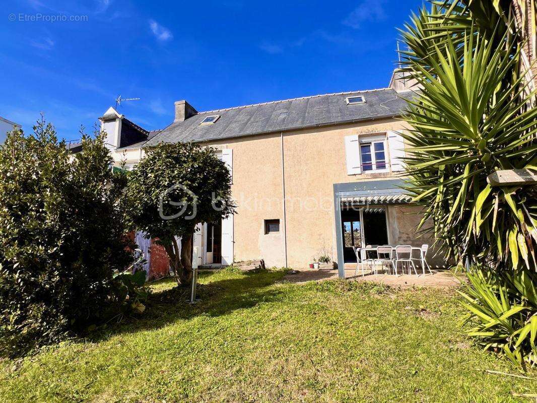 Maison à PLONEVEZ-PORZAY