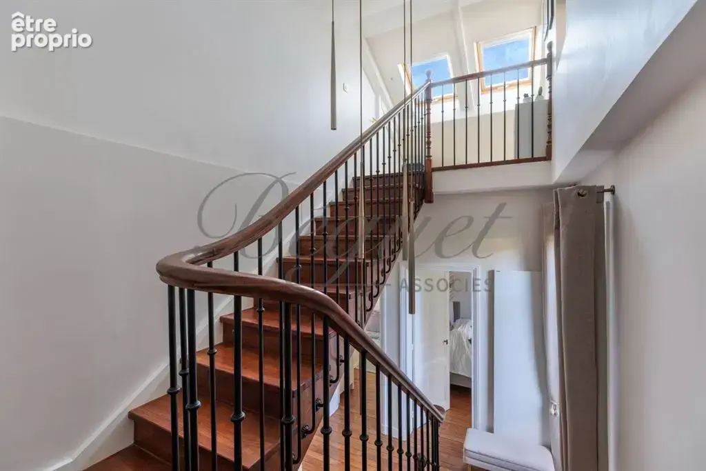 Vaucresson (92420) – Maison de charme de 210 m², 5 chambres, jardin paysager et terrasse – Terrain 396 m² - près de Paris, Hauts - photo 13