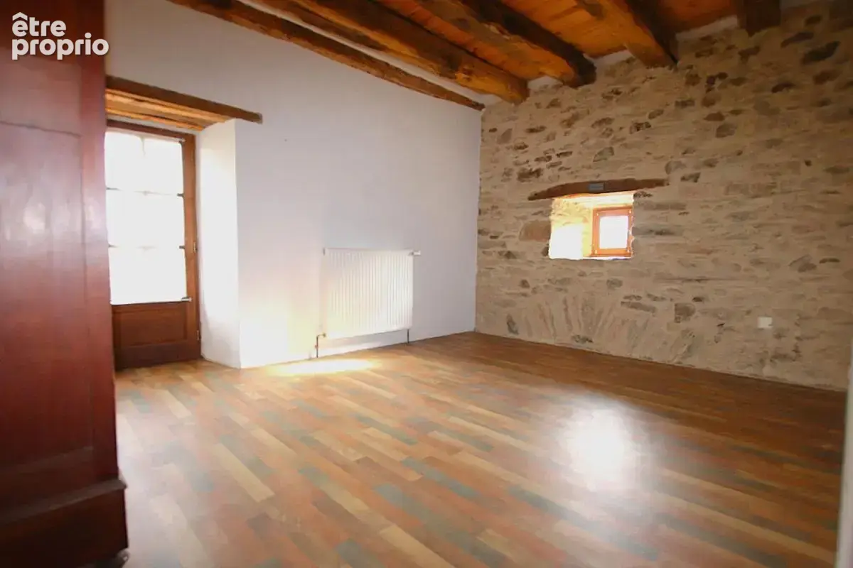 Ensemble immobilier avec gîte et potentiel second gîte - Maison T7 de 211 m² sur terrain arboré - photo 6