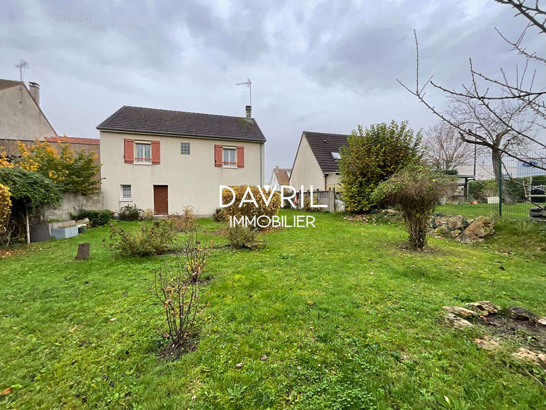 Maison à MAURECOURT