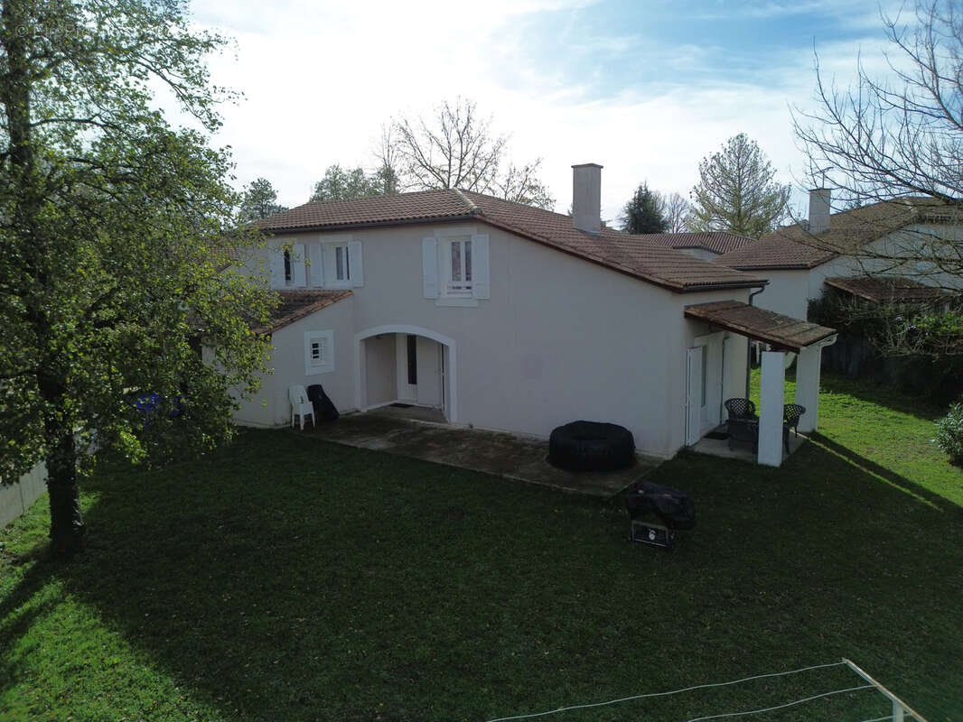 Maison à SAINT-SEURIN-DE-CURSAC