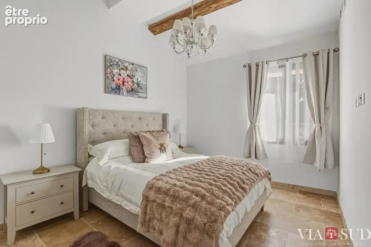Une maison idéale pour profiter d'un environnement paisible tout en bénéficiant de beaux volumes et d'un extérieur propice à la  - photo 8