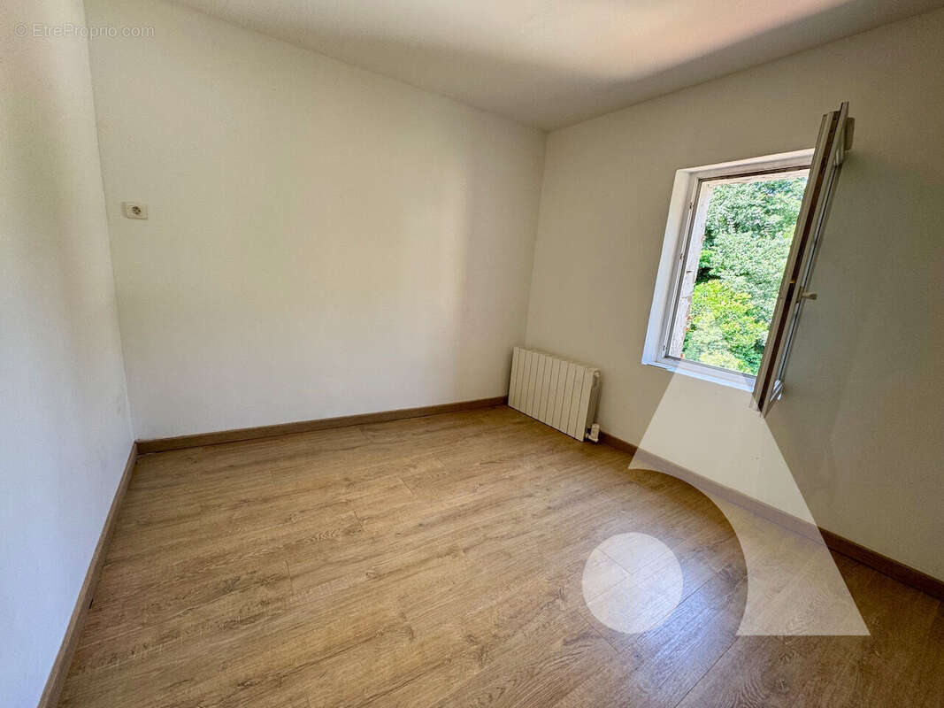 Appartement à COTIGNAC