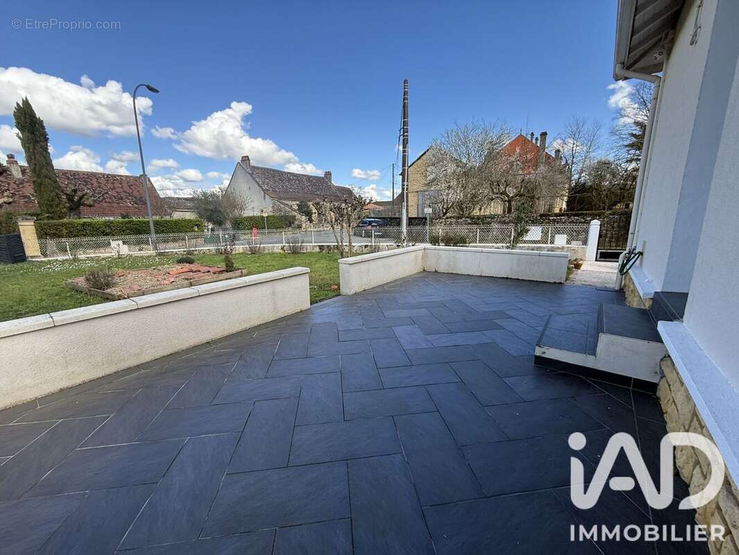 Maison 86 m² à Varennes  - photo 4