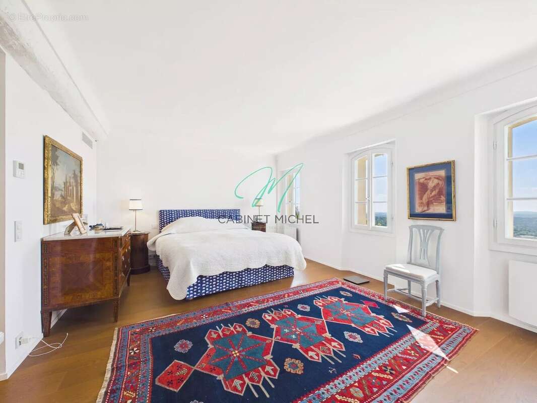 Appartement à CHATEAUNEUF-GRASSE